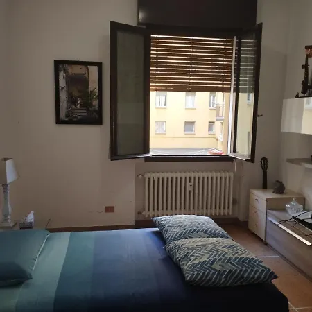 Spazioso In Mazzini Bologna