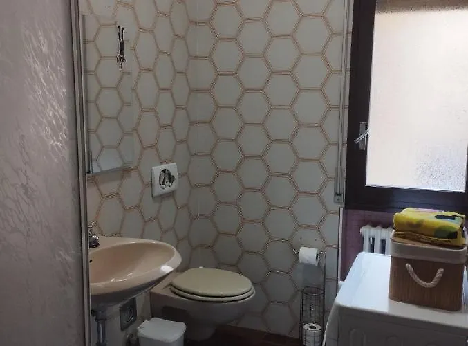 Spazioso In Mazzini Bologna