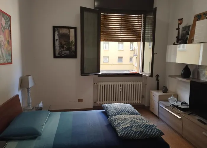 Spazioso In Mazzini Bologna